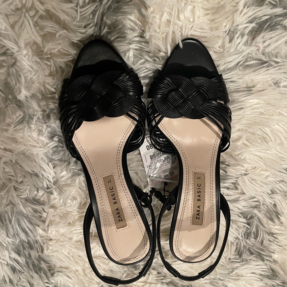 Zara Black Heeled Slingbacks with Elegant Design